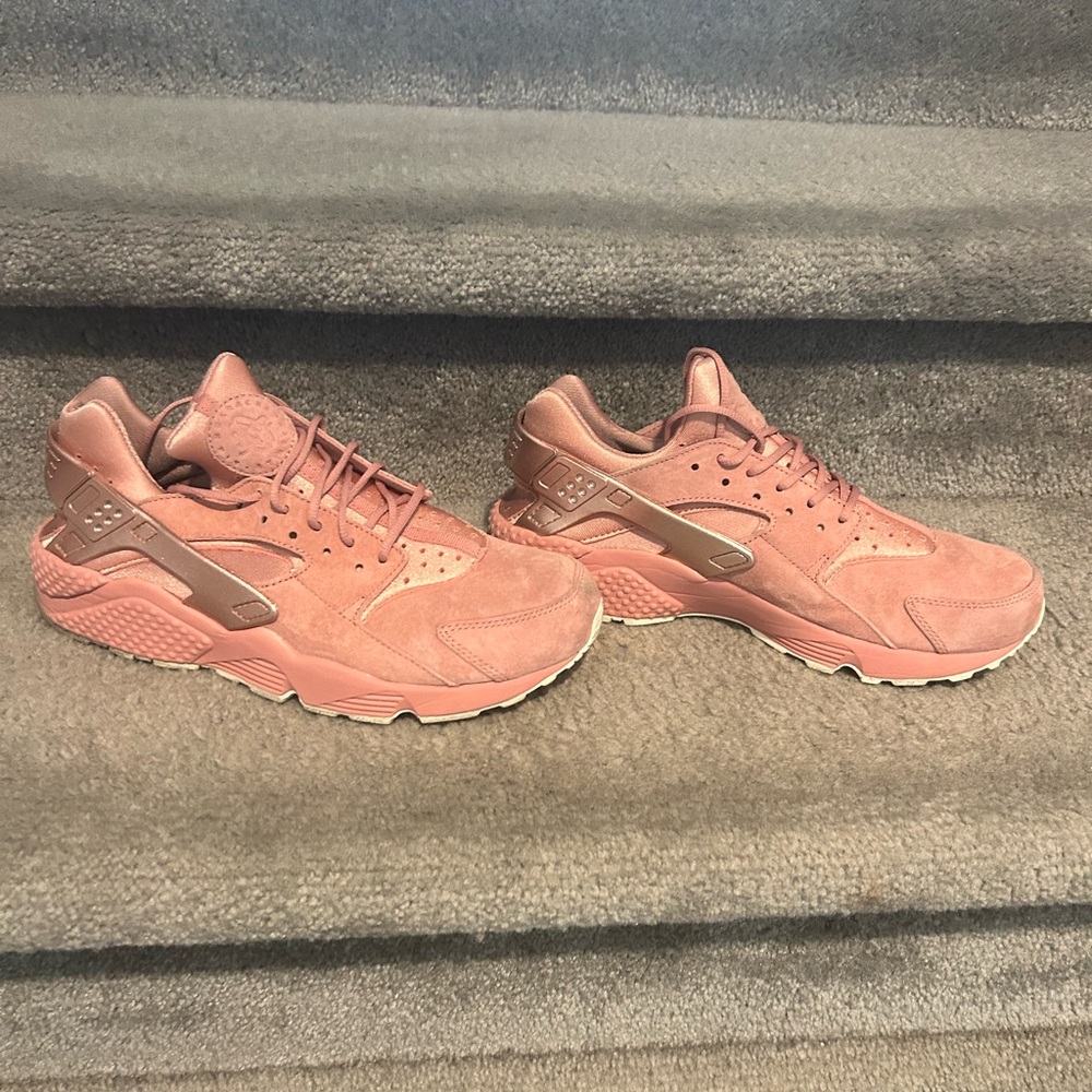Nike Women’s Pink Rose Sneakers